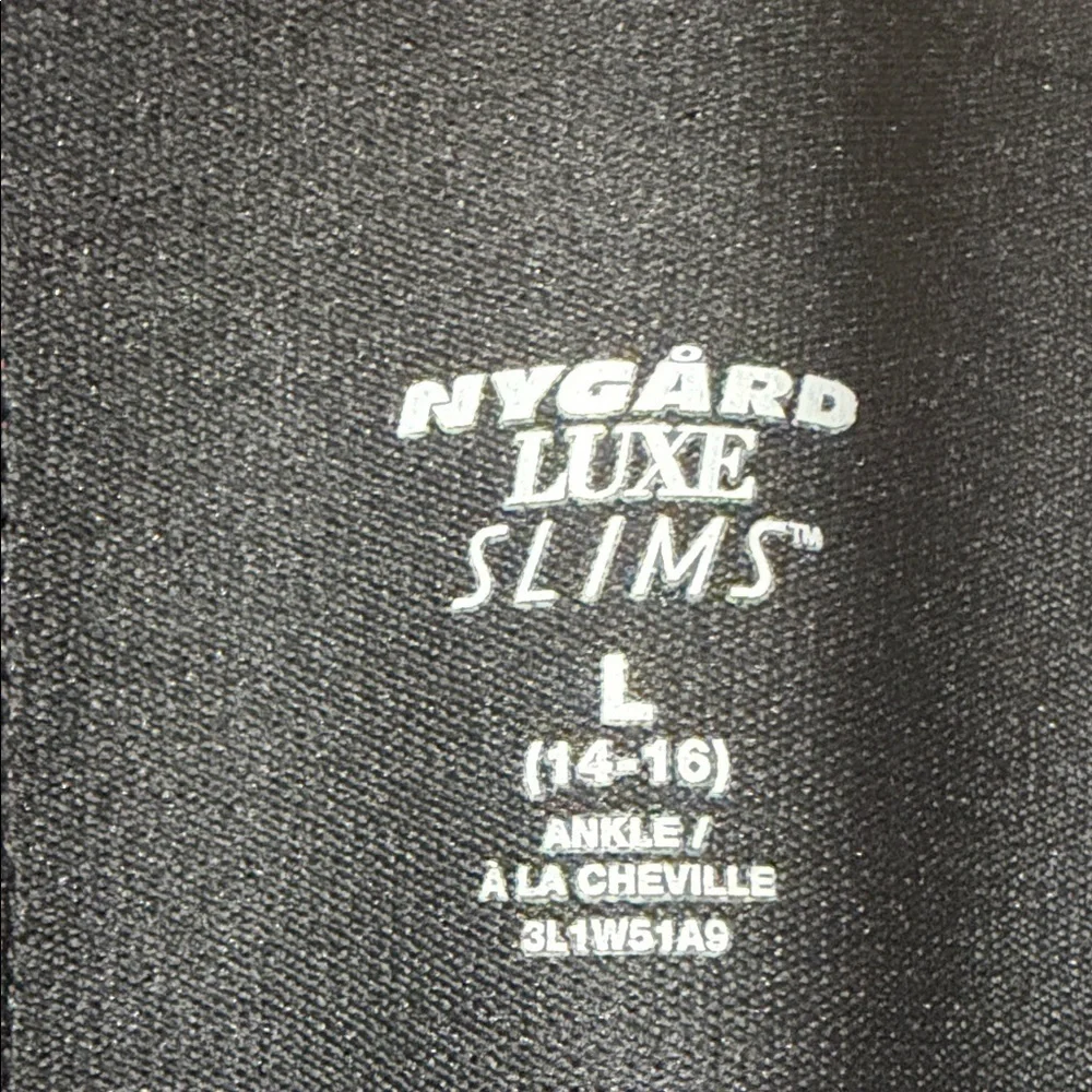 Nygard Luxe Slims Ankle Red & Black Plaid Pull On Pants Leggings, Size Large.
